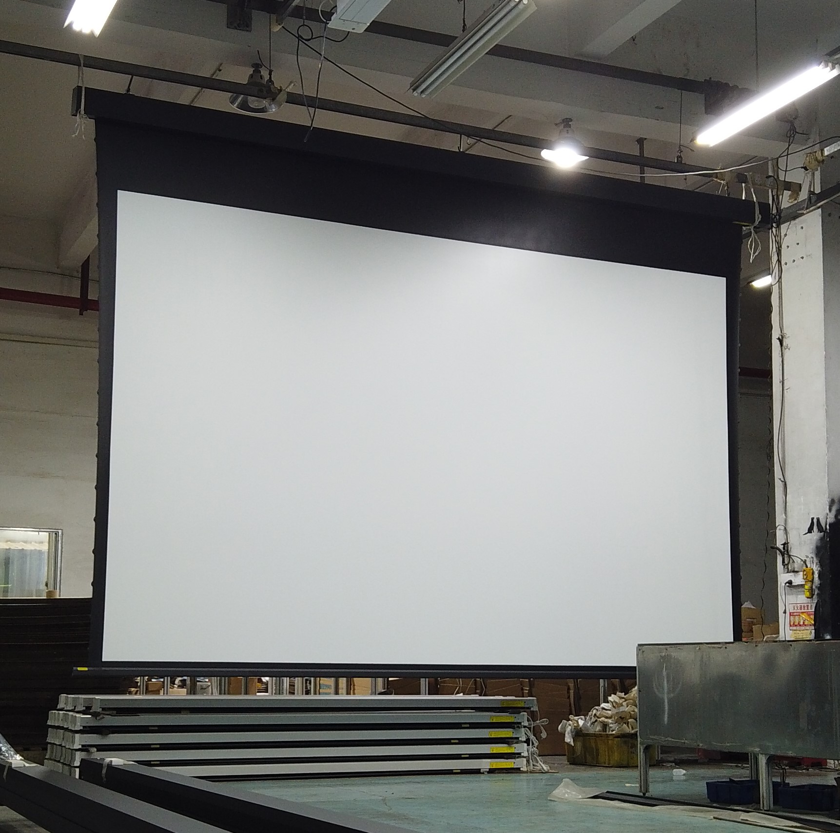 CASE | The 200 Inch Motorized Stage Screen