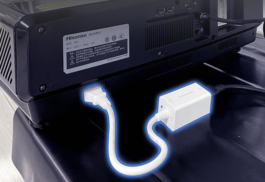 Projector triggered motorized screen rolling down